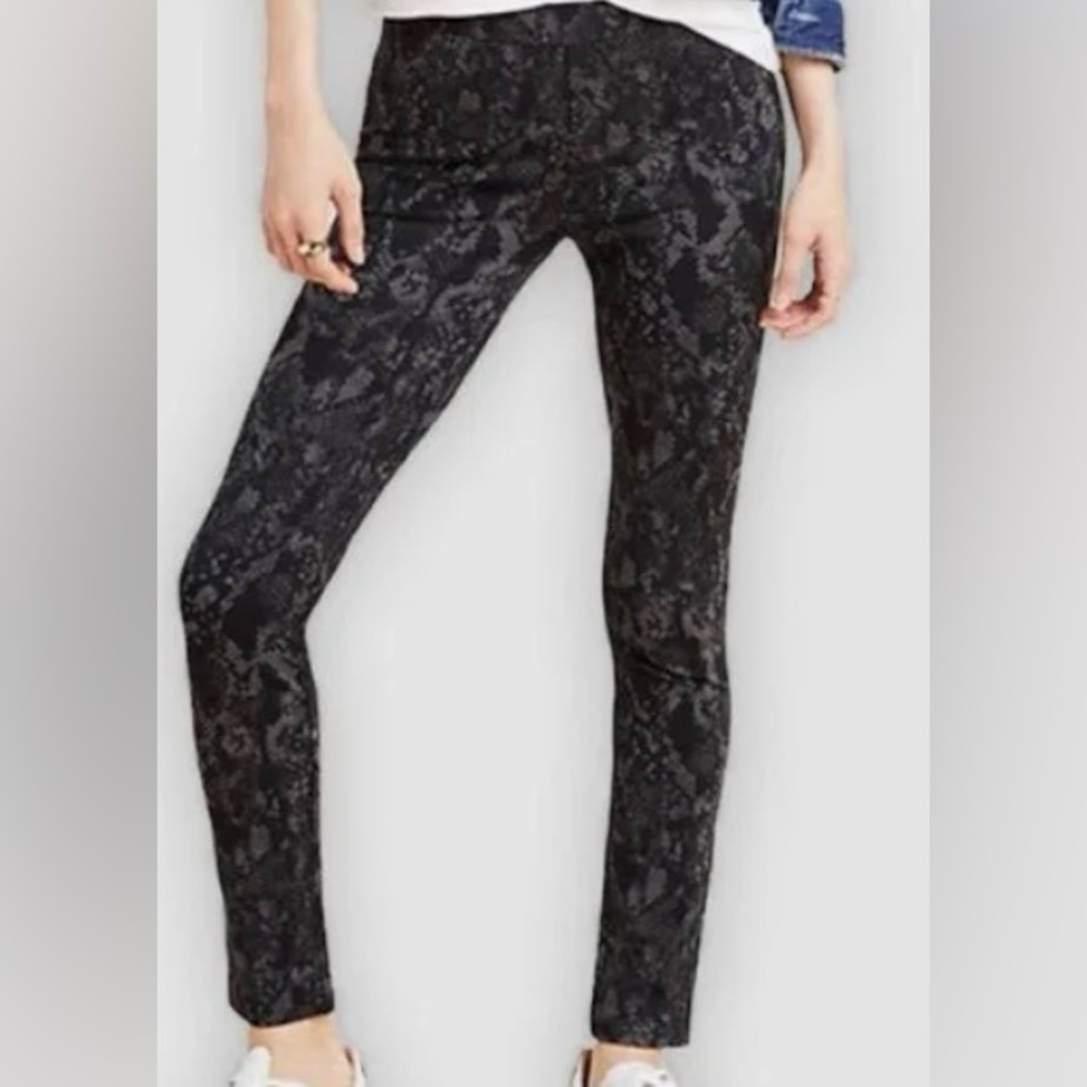 Great condition Sanctuary Snakeskin Leggings
